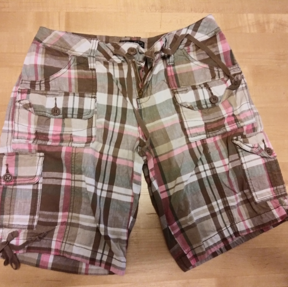 Women's Knee Length Plaid Cargo Shorts Size 4